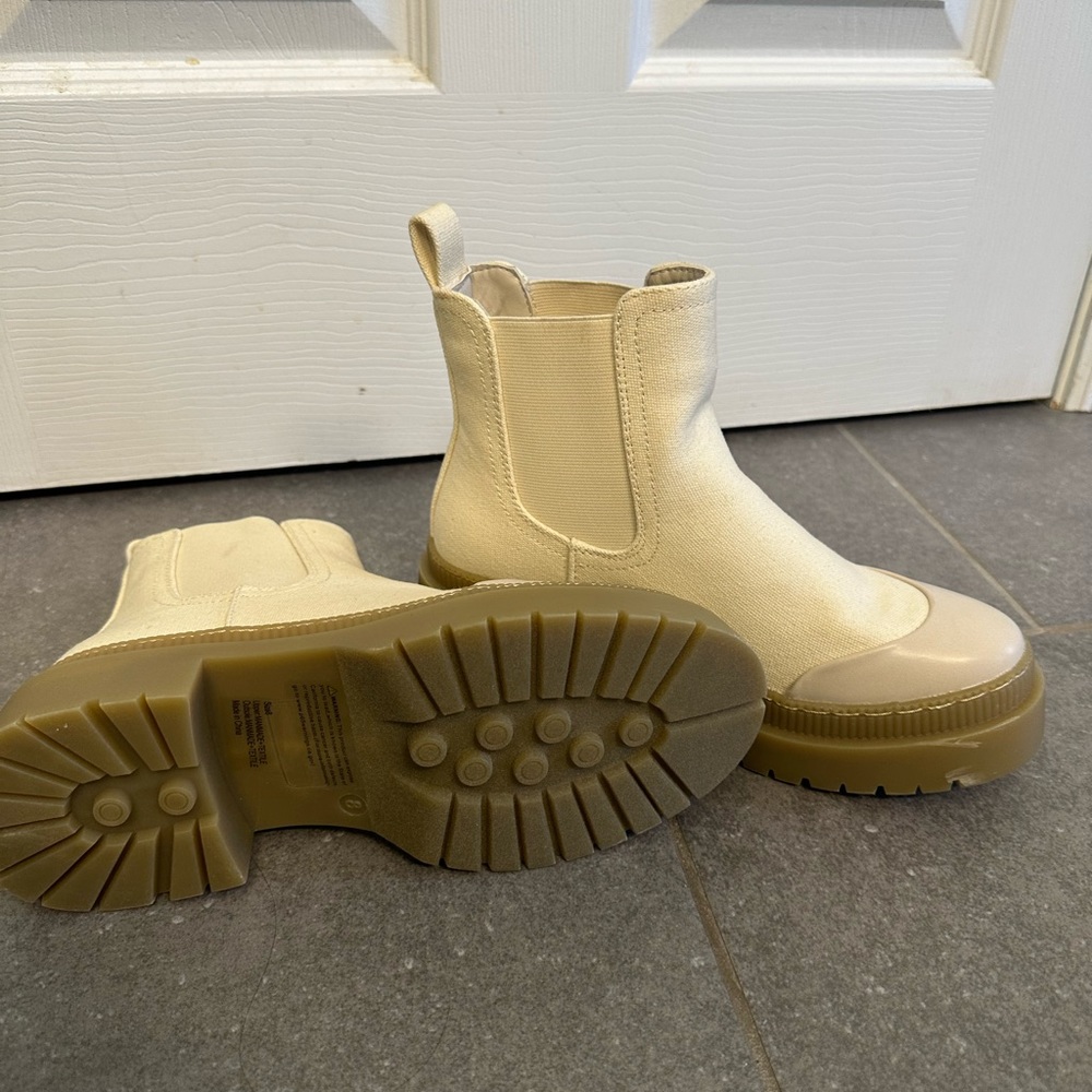 Boots Women’s Size 8